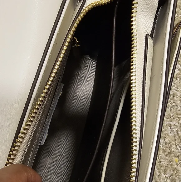 Elegant White and Tan  Crosbody  Execllent Condition - Picture 7 of 7